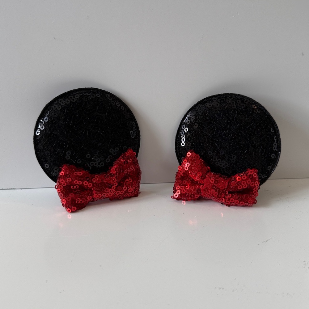 Black MinnieMouse Ear Hair Clips with Red Bows.